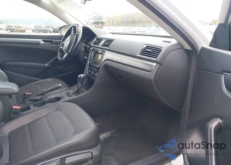 2016 Volkswagen Passat 1.8T R-Line z USA, uszkodzony, nr VIN 1VWAT7A38GC039406